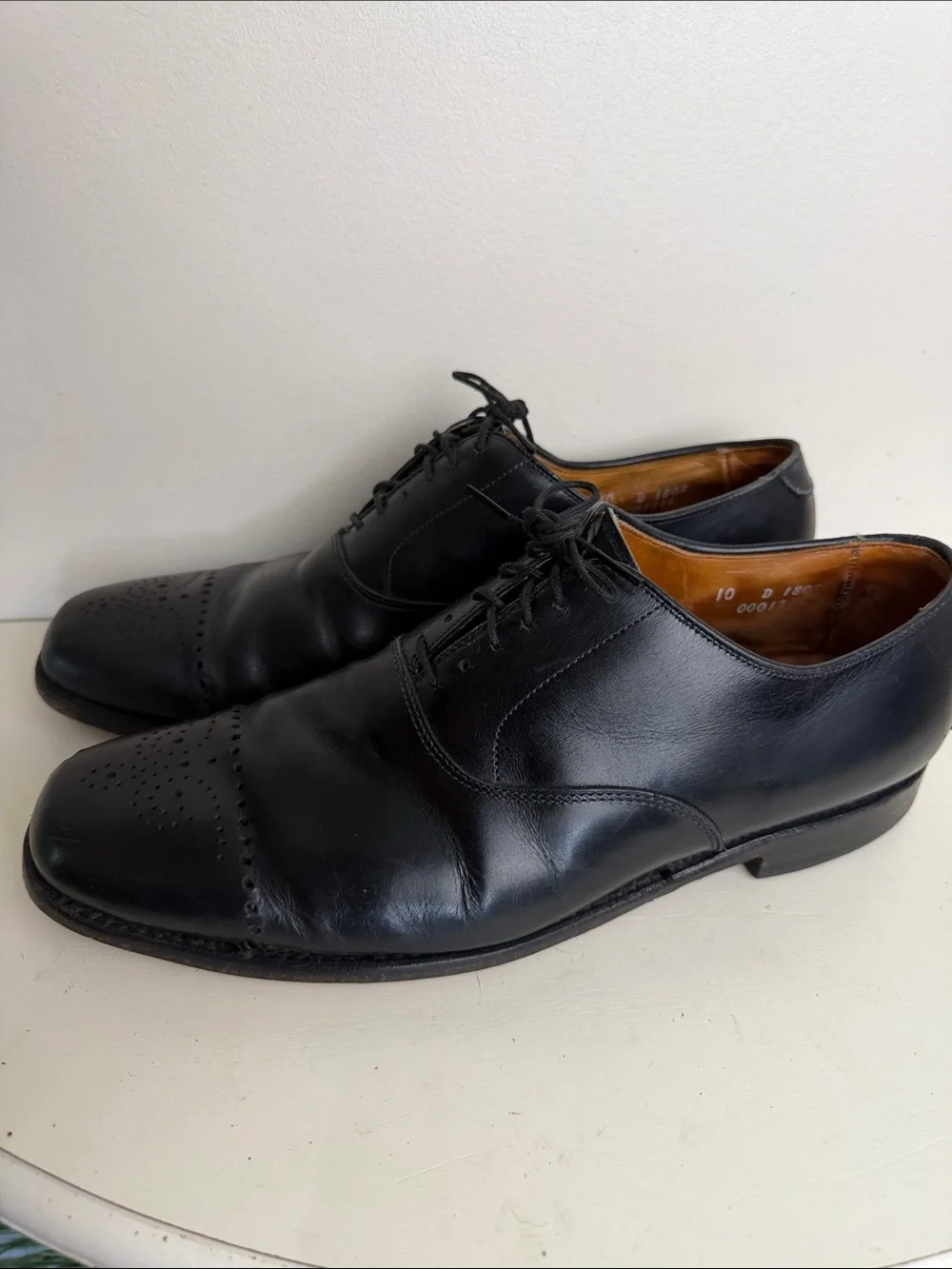 (2247) Allen Edmonds Black Leather Cap-Toe Derby Oxfords, Size: 10